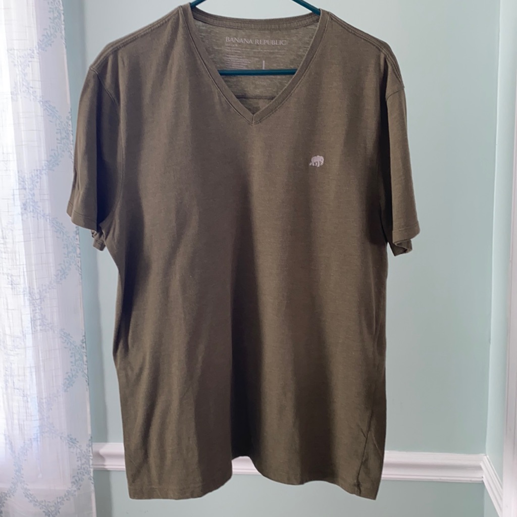Banana Republic V-Neck Green Shirt Size Large